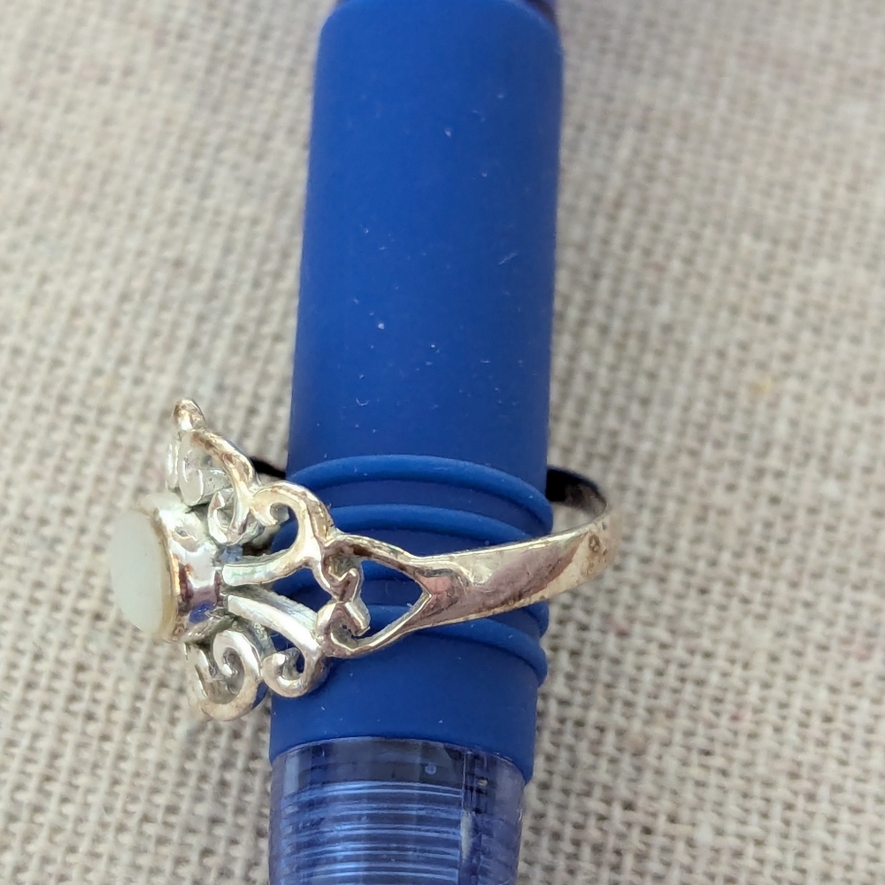 Elegant Sterling Silver 925 Filigree Ring with White Stone - Picture 3 of 3